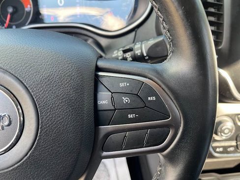 Used 2019 Jeep Cherokee Latitude Plus w/ Comfort/Convenience Group image 16