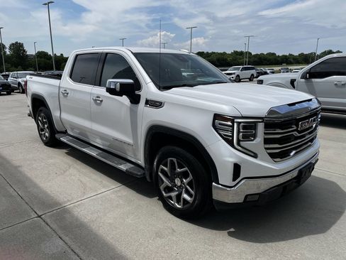 Used 2022 GMC Sierra 1500 SLT w/ SLT Premium Plus Package AWD/4WD image 2