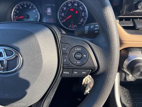 Used 2021 Toyota RAV4 LE image 23