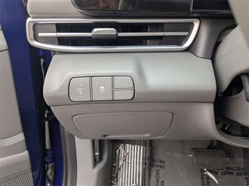 Used 2024 Hyundai Elantra SEL image 16