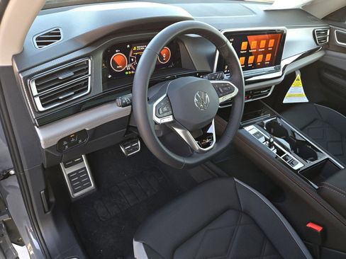 New 2025 Volkswagen Atlas Peak Edition SE image 8