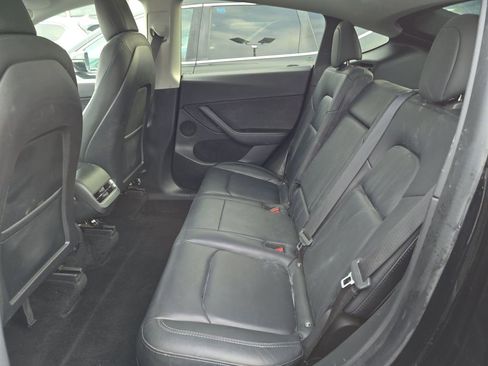 Used 2022 Tesla Model Y Long Range image 4