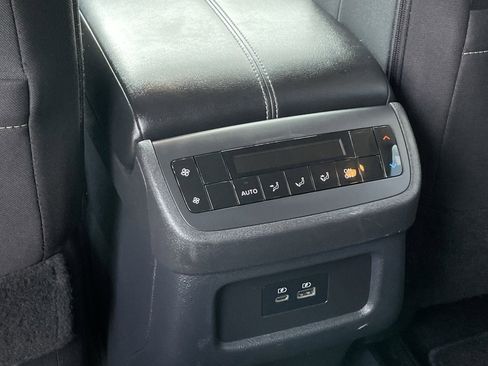 Used 2024 Nissan Pathfinder SV image 24