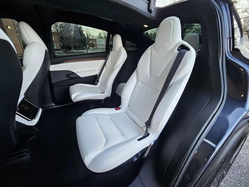 Used 2022 Tesla Model X image 60