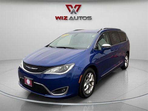 Used 2020 Chrysler Pacifica Limited image 1