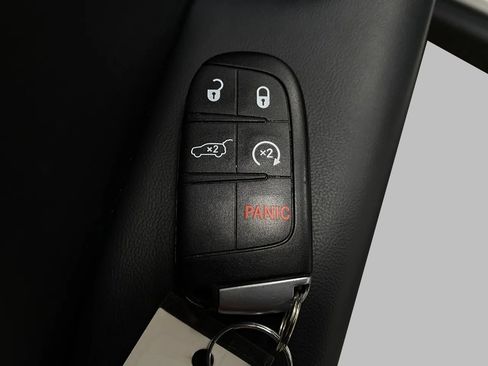 Used 2022 Jeep Grand Cherokee Limited w/ Trailer Tow Group IV image 33