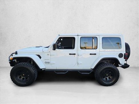 Used 2018 Jeep Wrangler Unlimited Sahara AWD/4WD image 9
