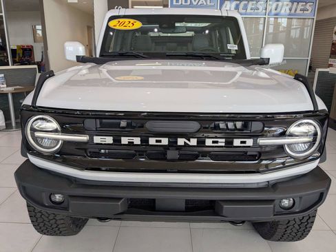 New 2025 Ford Bronco Outer Banks w/ Sasquatch Package AWD/4WD image 7