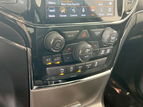 Used 2022 Jeep Grand Cherokee Limited image 16