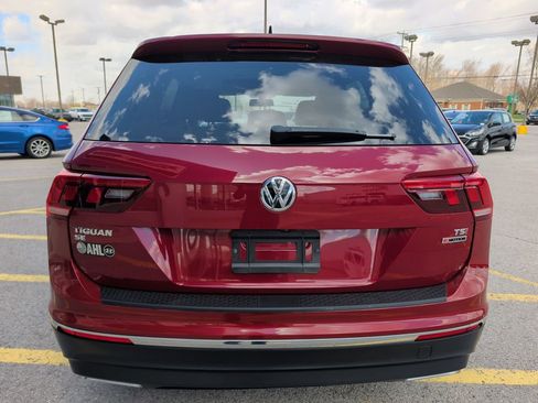 Used 2018 Volkswagen Tiguan SE w/ Panoramic Sunroof Package image 6