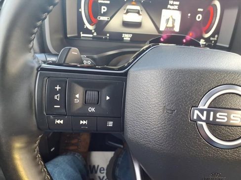 Used 2025 Nissan Rogue Platinum w/ Tech Package image 15