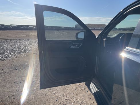 Used 2021 GMC Yukon SLE AWD/4WD image 11