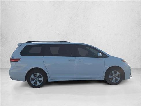 Certified 2020 Toyota Sienna LE FWD image 4