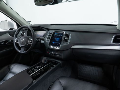 Used 2023 Volvo XC90 B5 Core w/ Protection Package Premier image 14