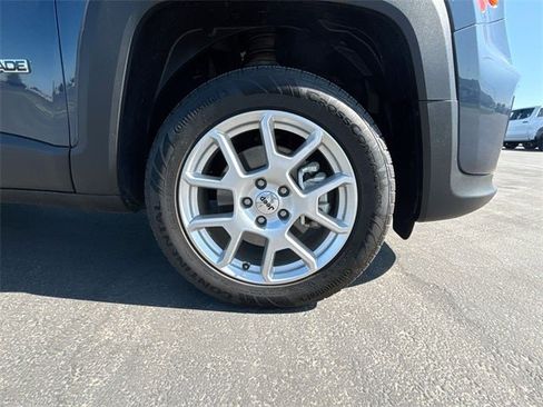 Used 2023 Jeep Renegade Latitude image 82