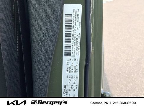 Used 2015 Jeep Wrangler Unlimited Sahara w/ Connectivity Group AWD/4WD image 25