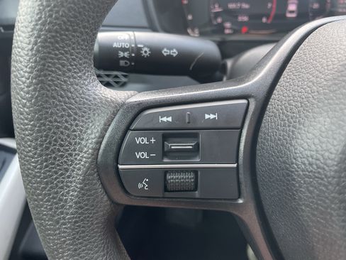 Used 2023 Honda Accord EX image 14