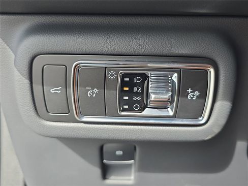 New 2026 Lincoln Nautilus Premier image 21