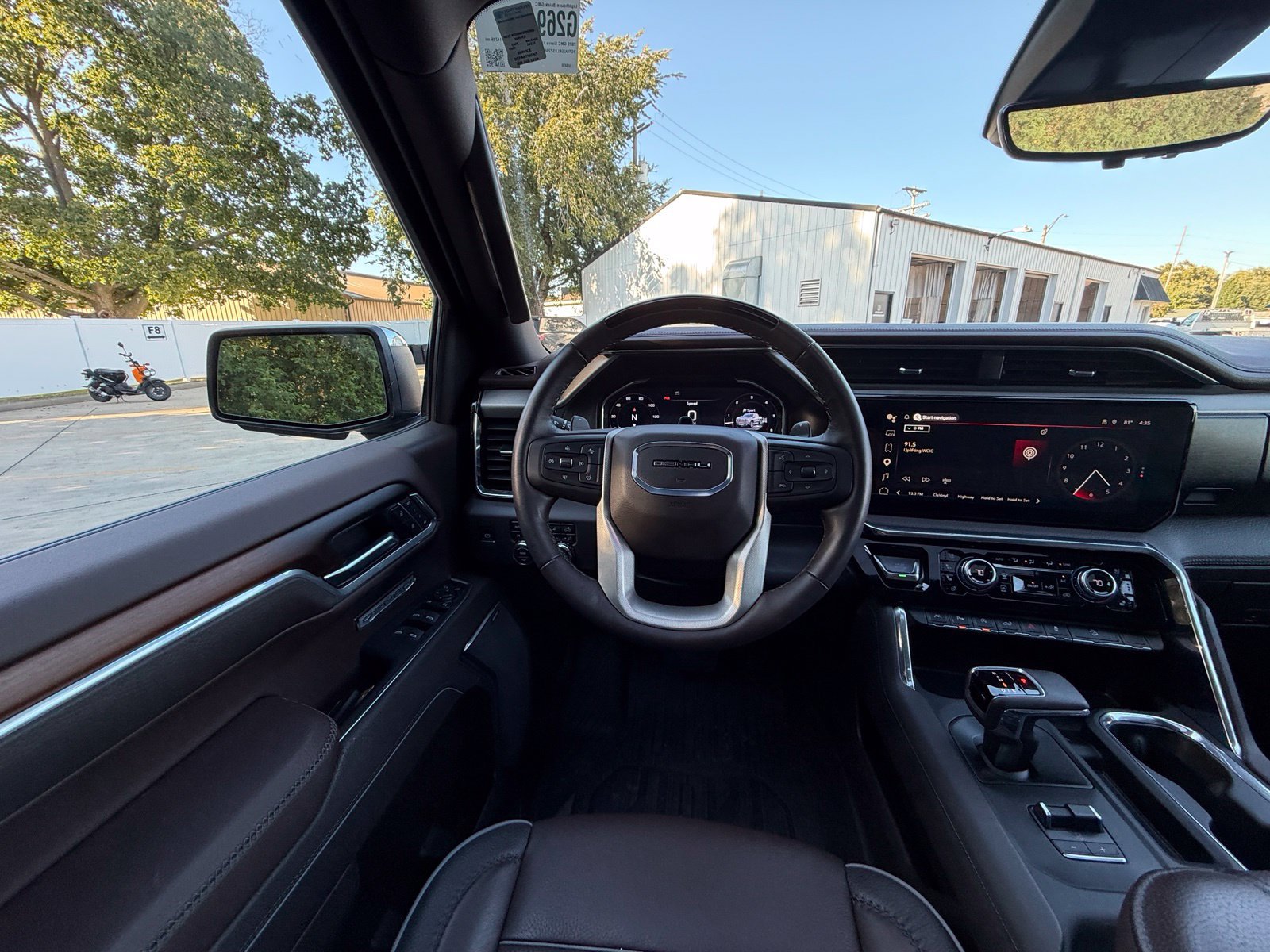 Used 2025 GMC Sierra 1500 Denali AWD/4WD image 2