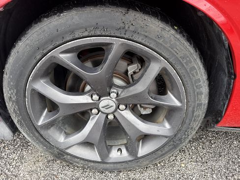 Used 2019 Dodge Challenger R/T RWD image 17