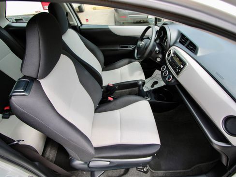 Used 2012 Toyota Yaris L image 15