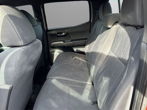 Used 2017 Toyota Tacoma 4x4 Double Cab image 10