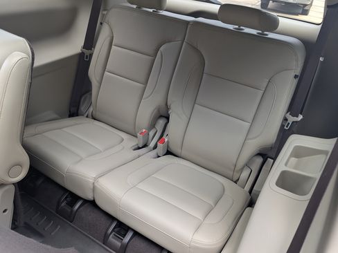 Used 2017 GMC Acadia Denali w/ Technology Package FWD image 18