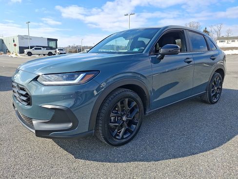 Certified 2025 Honda HR-V Sport image 3