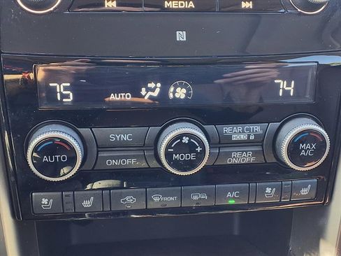 Used 2022 Subaru Ascent Touring image 6