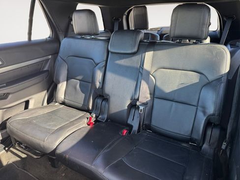 Used 2018 Ford Explorer XLT w/ Equipment Group 202A image 15