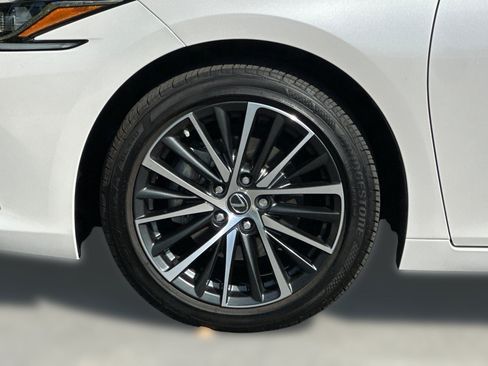 Certified 2024 Lexus ES 350 w/ Premium Package FWD image 13
