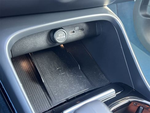 Used 2022 Volvo C40 P8 Recharge Ultimate image 10