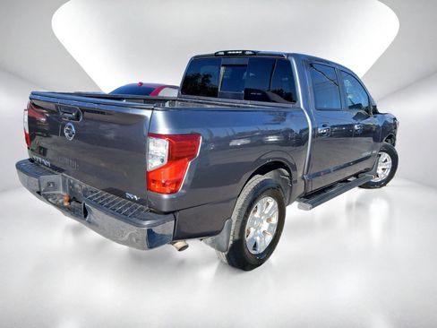 Used 2018 Nissan Titan SV RWD image 5