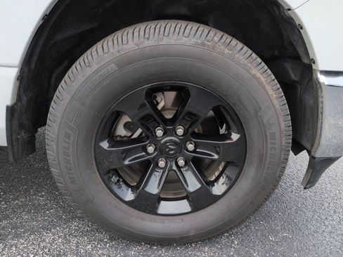 Used 2024 RAM 1500 Laramie AWD/4WD image 11