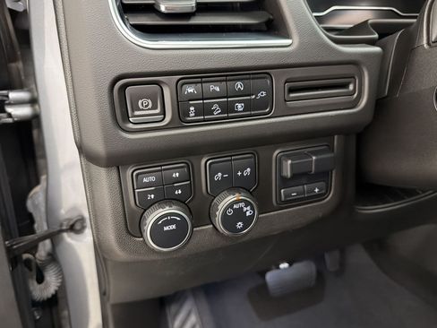 Used 2022 Chevrolet Tahoe Z71 w/ Luxury Package AWD/4WD image 18