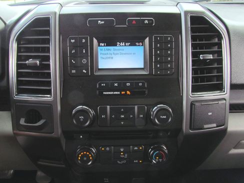 Used 2018 Ford F150 XLT RWD image 32