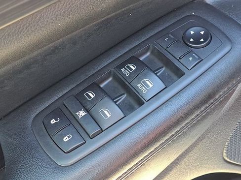 Used 2019 Jeep Grand Cherokee Laredo w/ Security & Convenience Group image 18