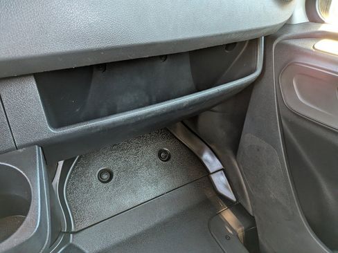 Used 2019 Mercedes-Benz Sprinter 144 image 12