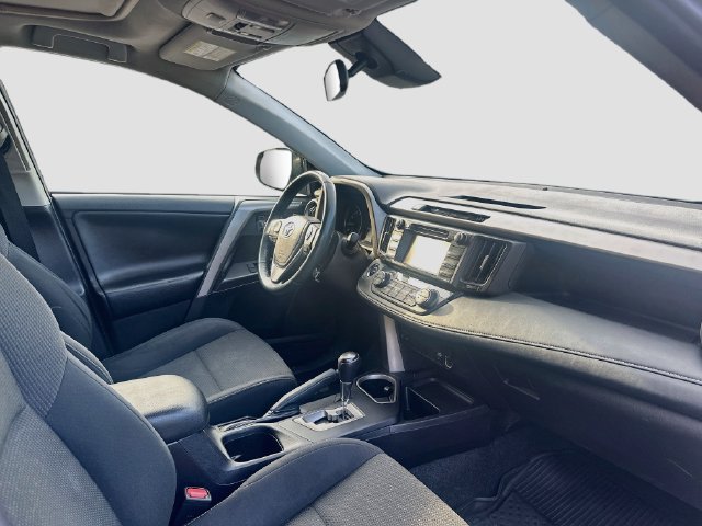 Used 2018 Toyota RAV4 XLE AWD/4WD image 28
