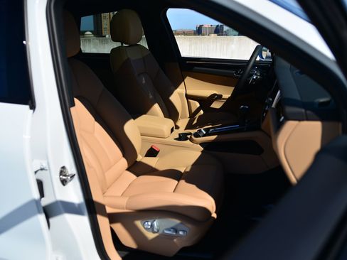 Certified 2026 Porsche Macan AWD/4WD image 21