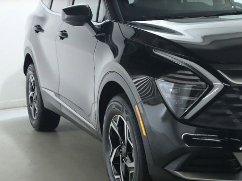 Used 2025 Kia Sportage LX image 8