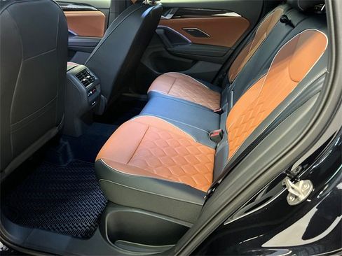 Used 2025 Volkswagen Tiguan SEL R-Line image 10