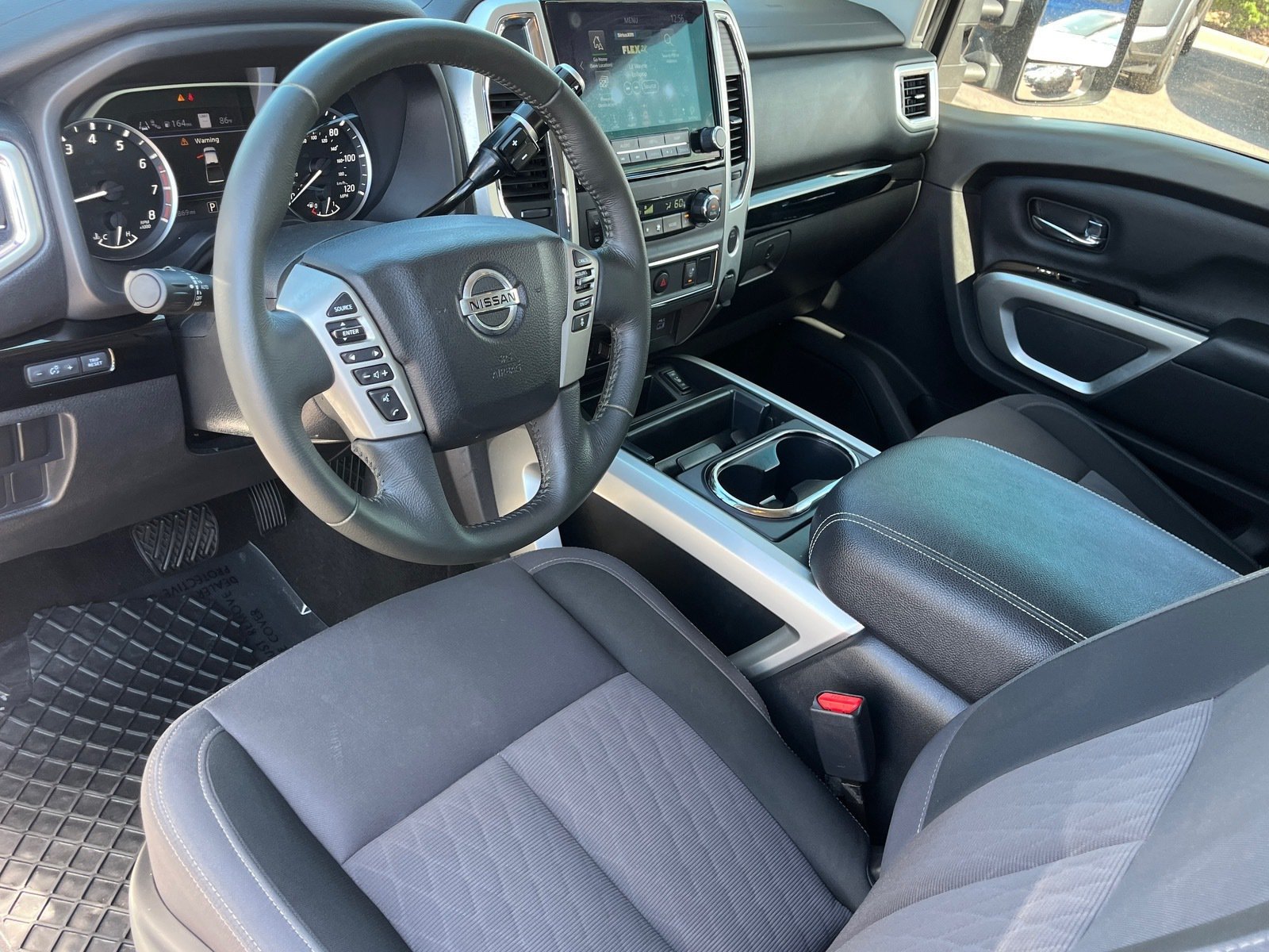 Used 2020 Nissan Titan SV w/ SV Convenience Package RWD image 16