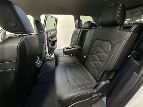 Certified 2025 Volkswagen Atlas SE image 18