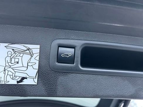 Used 2021 Toyota Highlander Limited image 19