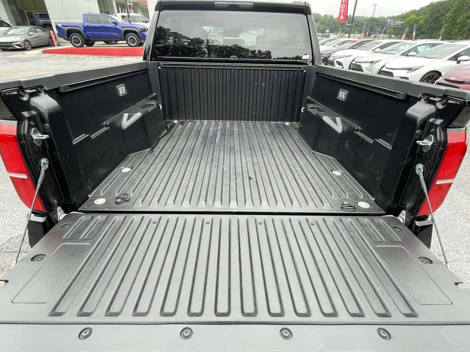 Used 2025 Toyota Tacoma SR5 AWD/4WD image 10