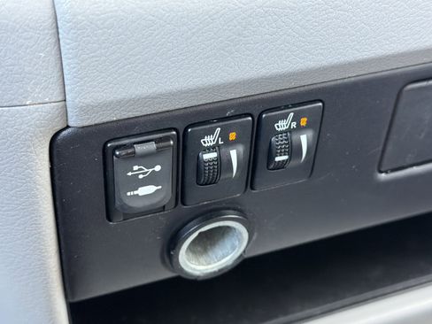 Used 2017 Toyota Sienna XLE FWD image 25