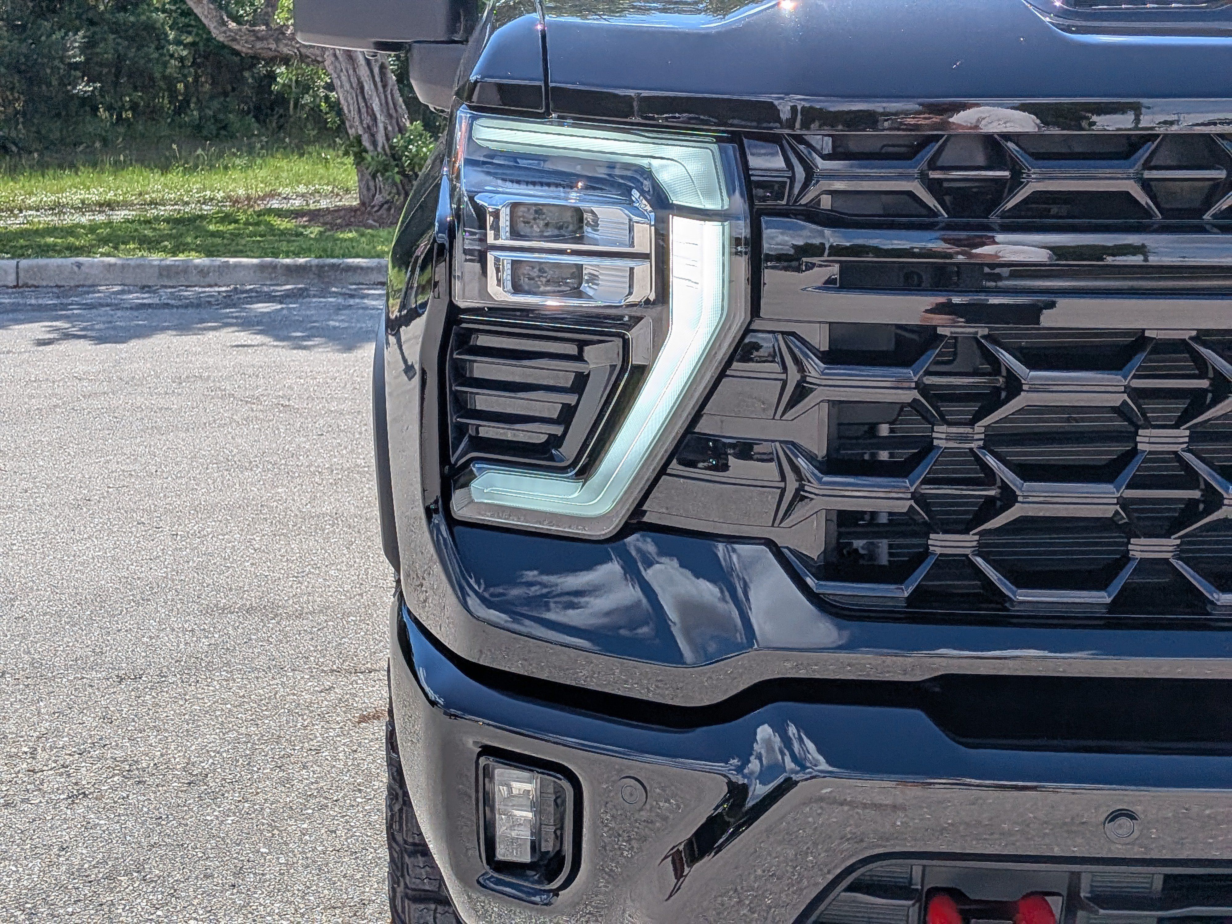 Used 2025 Chevrolet Silverado 2500 ZR2 w/ Technology Package AWD/4WD image 10