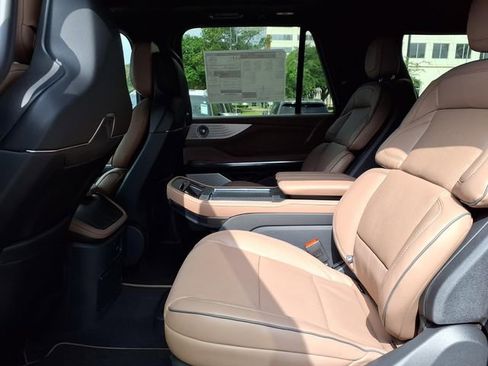 New 2026 Lincoln Navigator L Black Label AWD/4WD image 8