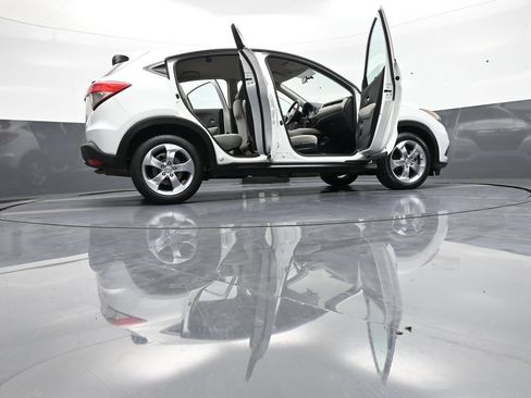 Certified 2022 Honda HR-V LX image 46